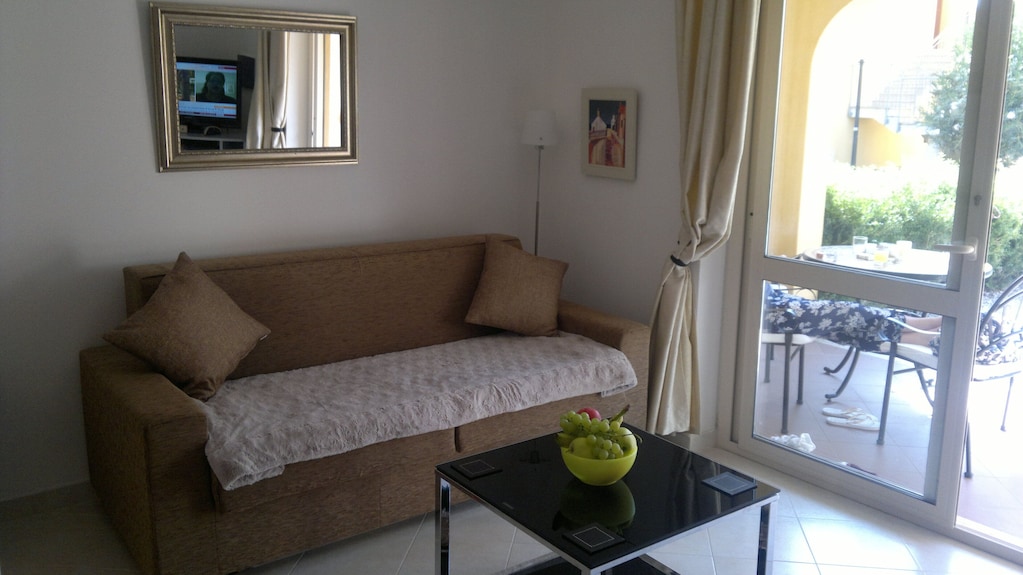 1 Bedroom Apartment Sleeps 4 With Private Wifi. - Pizzo