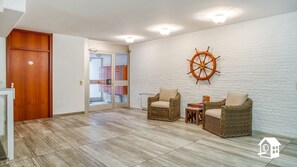 Interior - App. with elevator + gr. Balcony + WLAN + 2 bicycles + beach chair package possible (Travemünde)