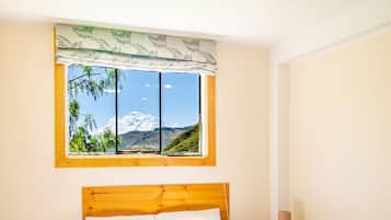 2 bedrooms, premium bedding, down comforters, minibar