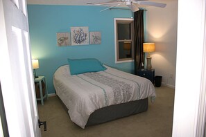 4 bedrooms, iron/ironing board, WiFi, bed sheets - The Sanctuary on Golden Lake (Pleasant Lake)