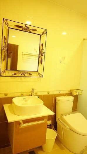 Standard Double Room | Bathroom | Free toiletries, hair dryer, slippers, towels