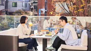 Daily English breakfast (JPY 2500 per person)