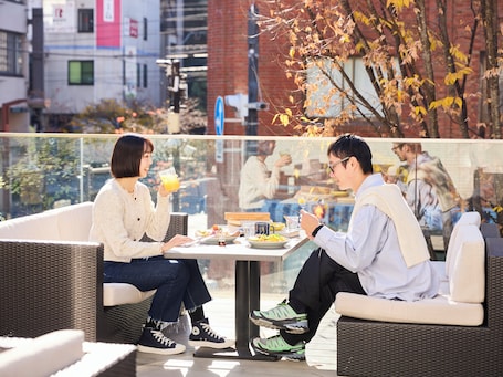 Daily English breakfast for a fee. THE LIVELY TOKYO AZABUJUBAN