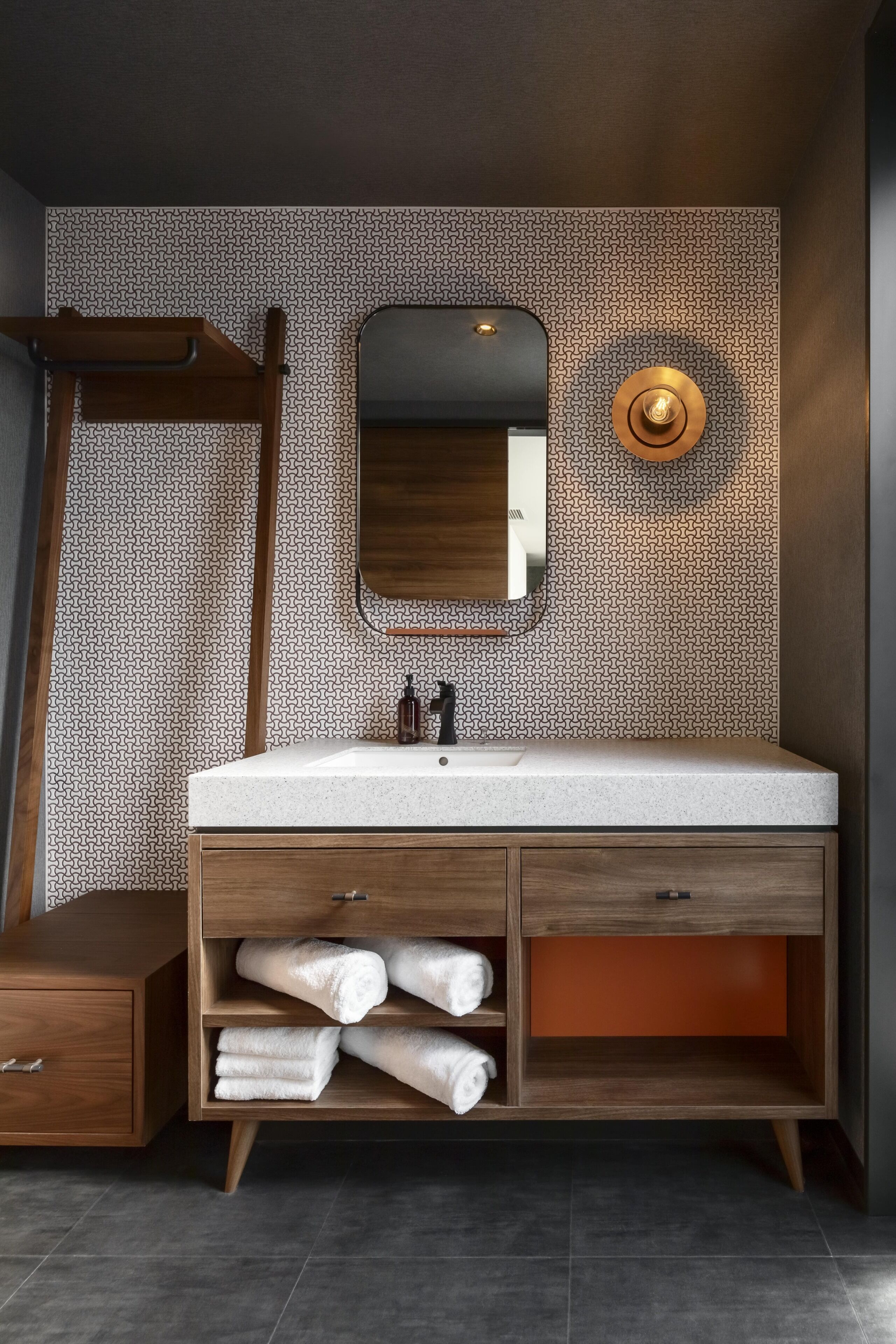 Habitación, Terraza (Lively Loft) | Caja de seguridad en la habitación y escritorio 