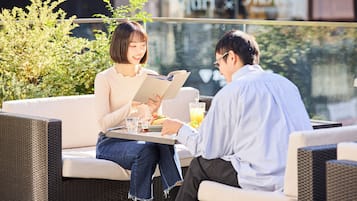 Daily English breakfast (JPY 2500 per person)