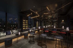 Bar (on property) - THE LIVELY TOKYO AZABUJUBAN (Tokyo)