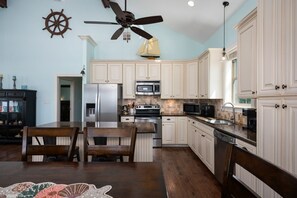 House, 3 Bedrooms | Private kitchen | Fridge, microwave, oven, dishwasher - Keepin' It Reel 3 Bedroom Home by RedAwning (Port Bolivar)