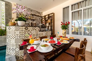Daily local cuisine breakfast for a fee - Golden Walls Homestay (Da Nang)