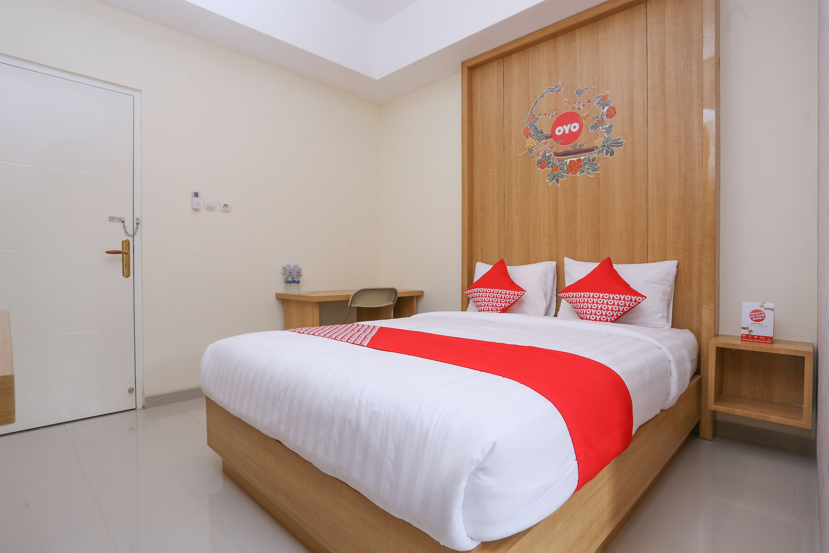 Desk, free WiFi, bed sheets