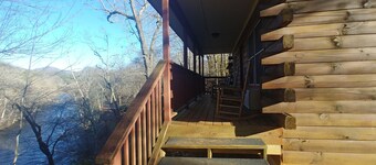 Appaloosa Two is Minutes away from Harrah's Casino and Downtown Cherokee.