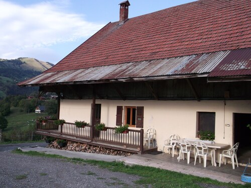 Renovated farmhouse with panoramic views 