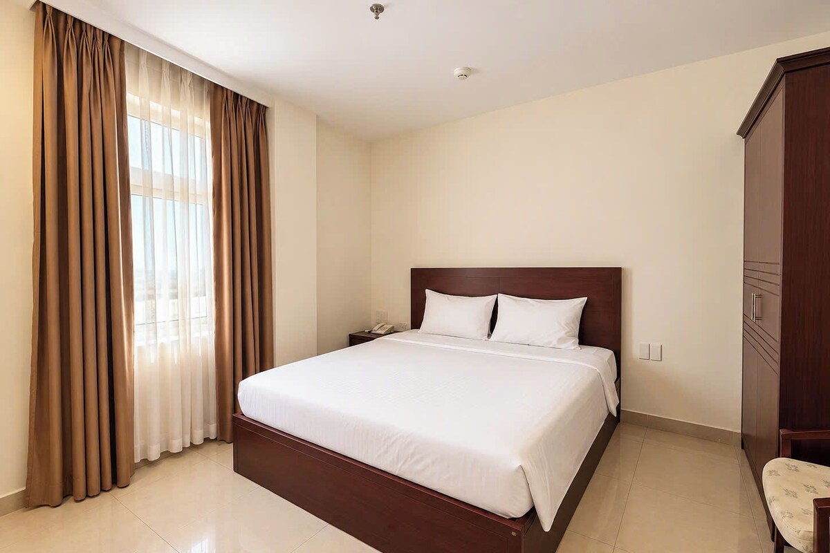Deluxe Double Room | 1 bedroom, minibar, desk, laptop workspace
