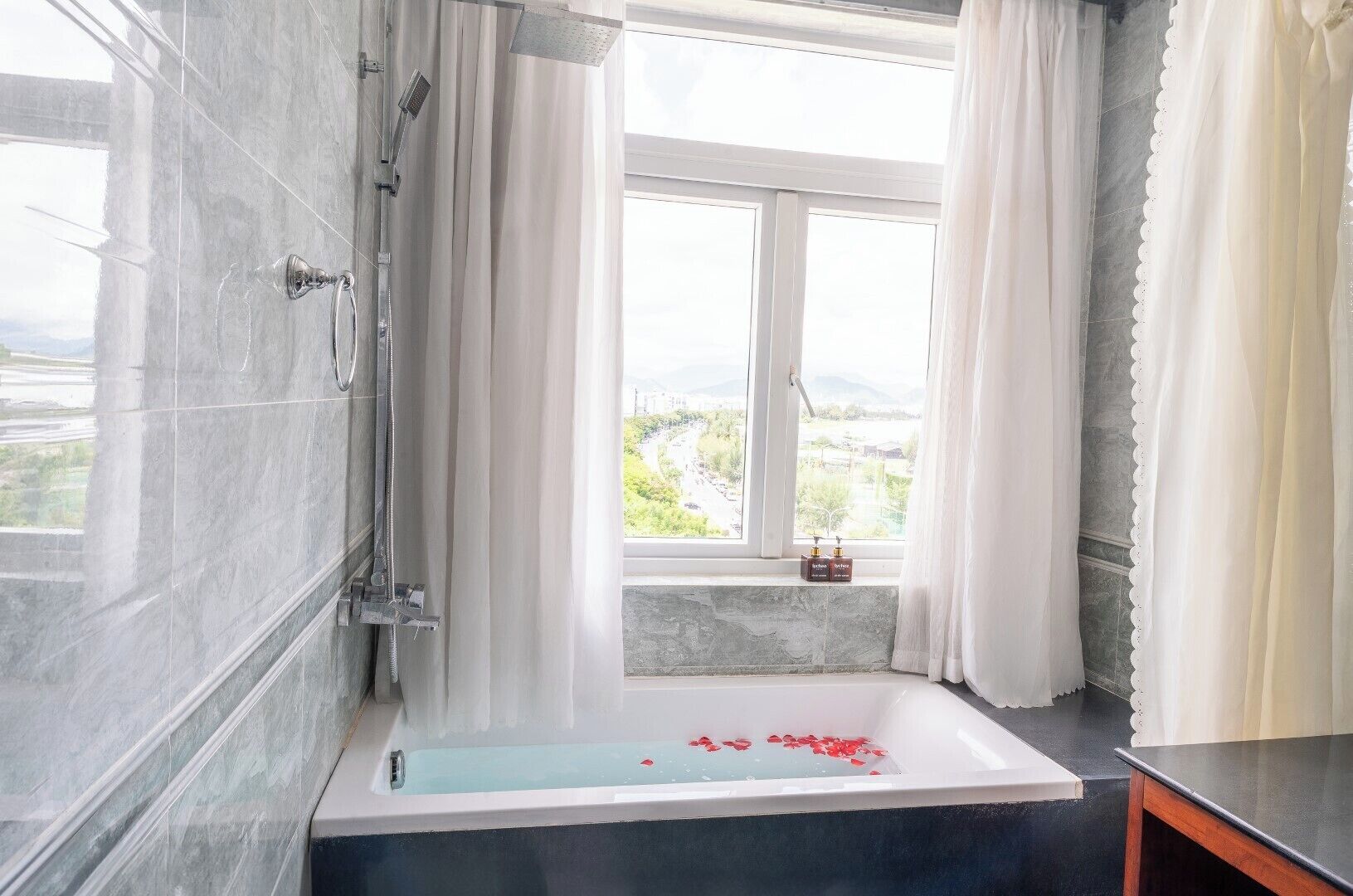 1 bedroom, minibar, individually furnished, desk