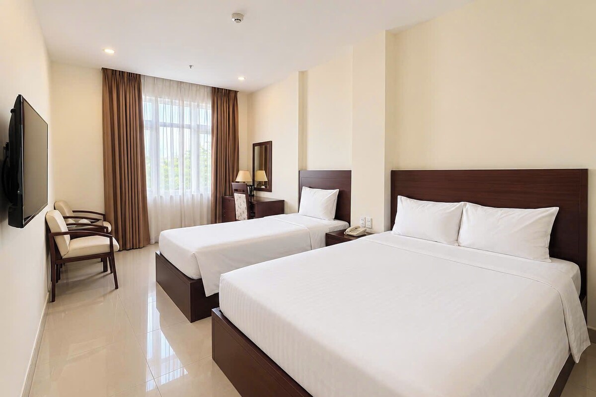 Deluxe Triple Room | 1 bedroom, minibar, desk, laptop workspace