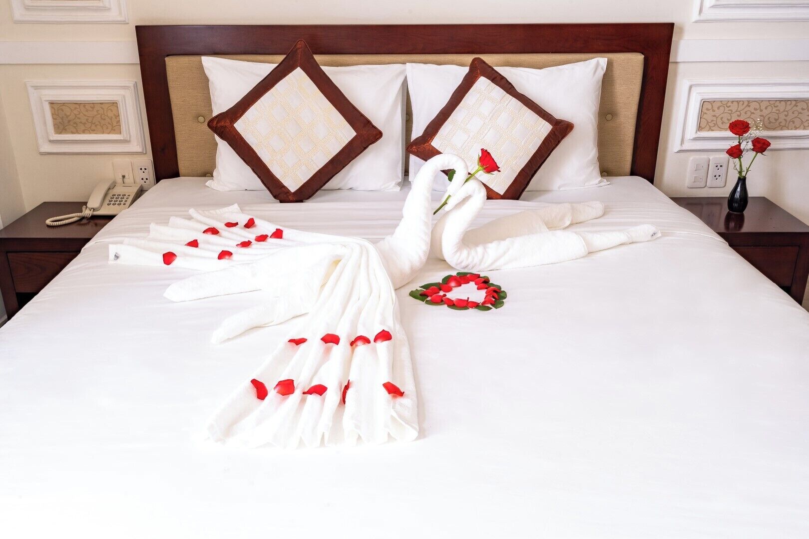 double room | 1 bedroom, minibar, individually furnished, desk