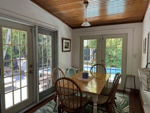Dining - Lush Gardens-Pool-Jacuzzi-No Contact Check-In (Key West)