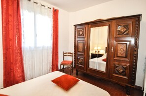 3 chambres, fer et planche à repasser, Wi-Fi gratuit, draps fournis
