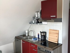 Kühlschrank, Ofen, Herdplatte, Geschirrspüler