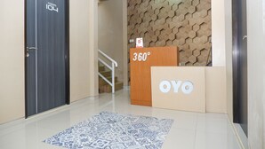 Unclassified image, 4 of 42, button - OYO 1094 Guest House 360 (Purwokerto)