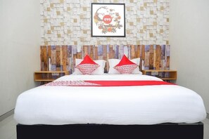 Desk, free WiFi, bed sheets