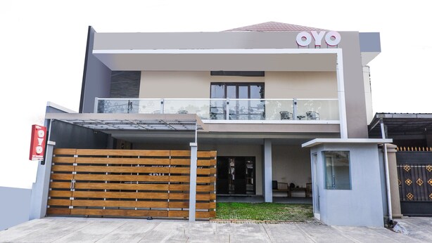 Unclassified image, 1 of 42, button - OYO 1094 Guest House 360 (Purwokerto)