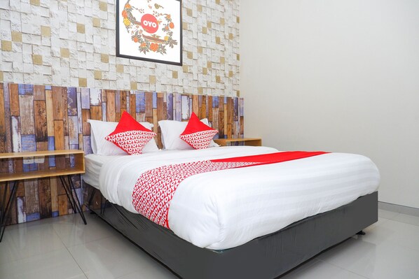 Desk, free WiFi, bed sheets