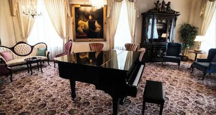 2-Bedroom Luxury Suite with Kitchen in Minneapolis Boutique Hotel
