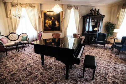 2-Bedroom Luxury Suite with Kitchen in Minneapolis Boutique Hotel