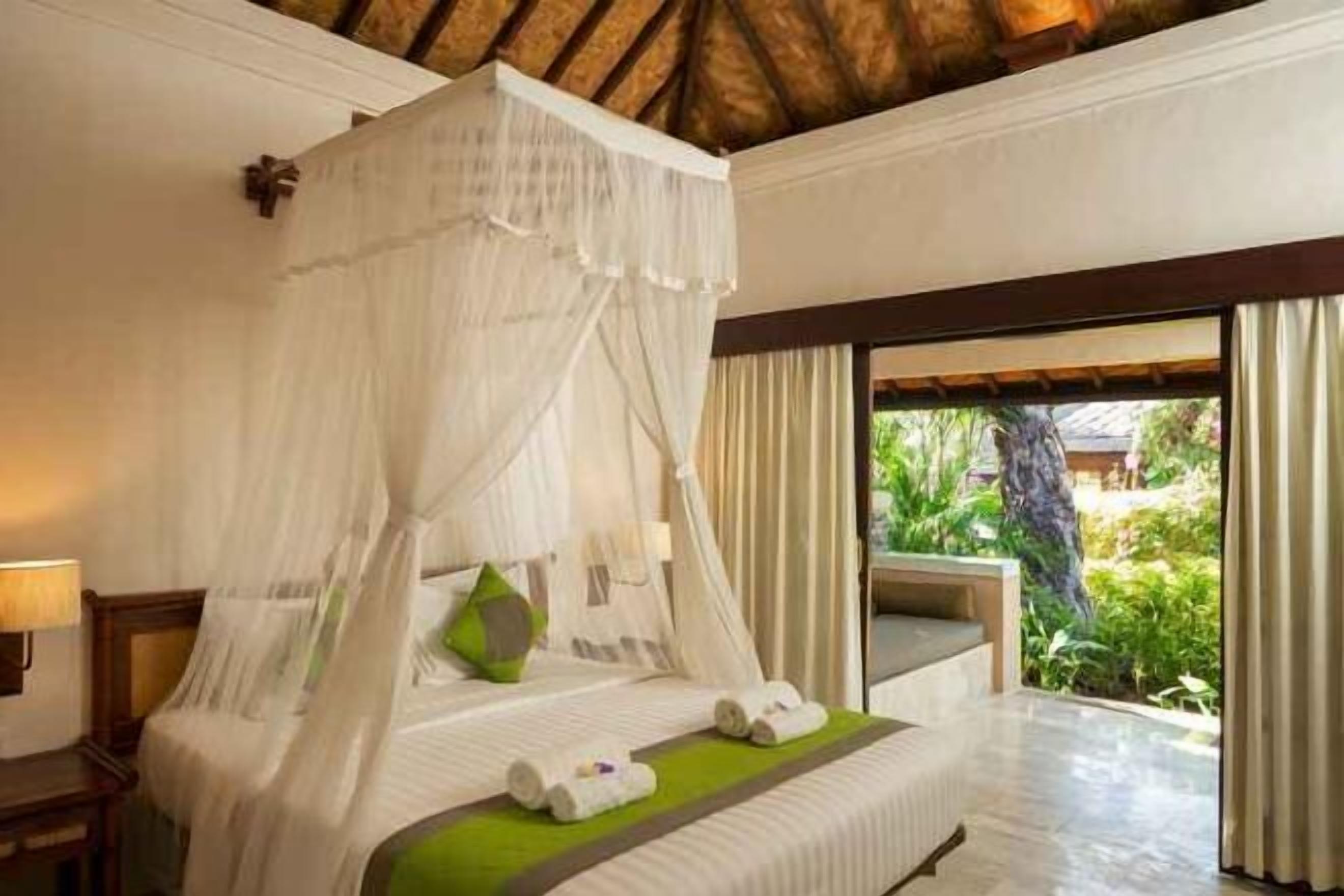 Minibar gratuït, caixa forta a l'habitació i escriptori 