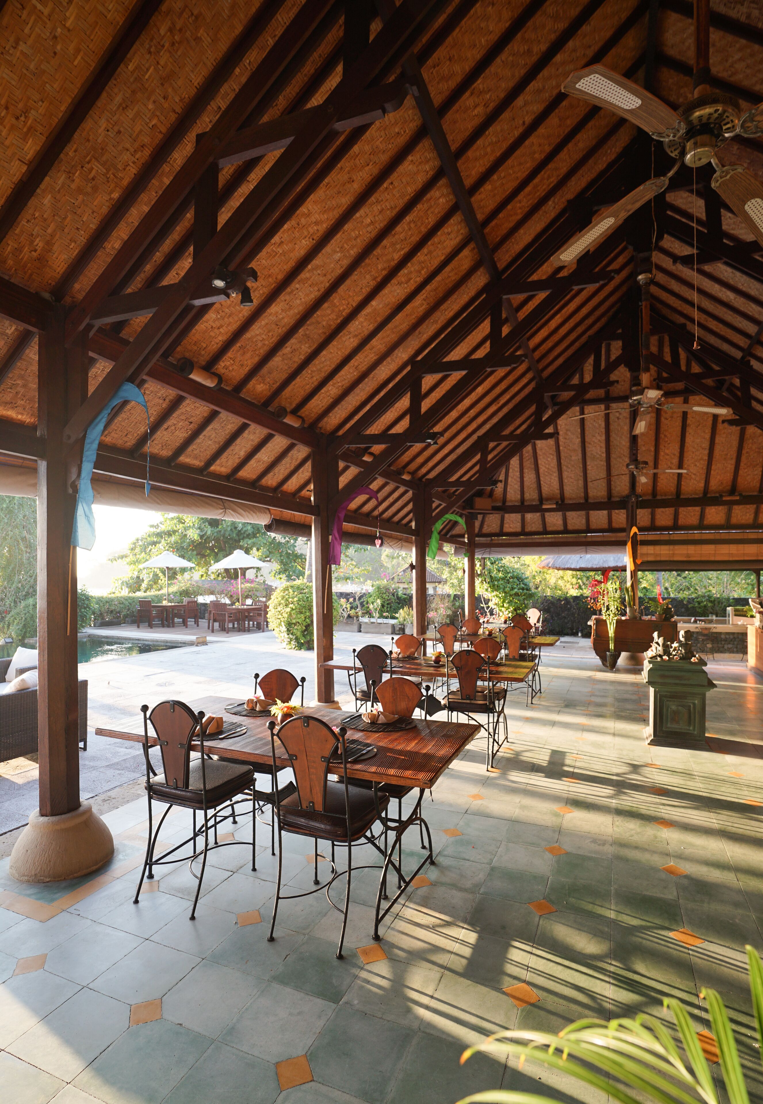 Café da manhã continental todos os dias (IDR 110000 por pessoa) 