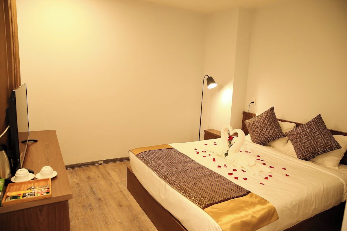 Superior Double Room | 1 bedroom, premium bedding, minibar, desk
