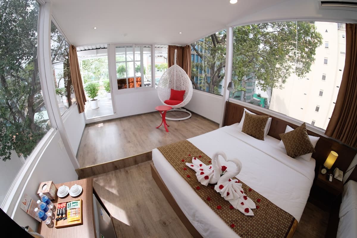 Family Penthouse | 1 bedroom, premium bedding, minibar, desk