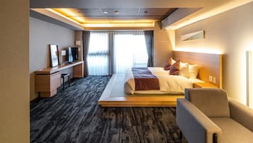Premium bedding, in-room safe, blackout drapes, iron/ironing board