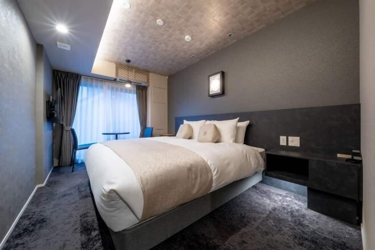 Premium bedding, in-room safe, blackout curtains, iron/ironing board