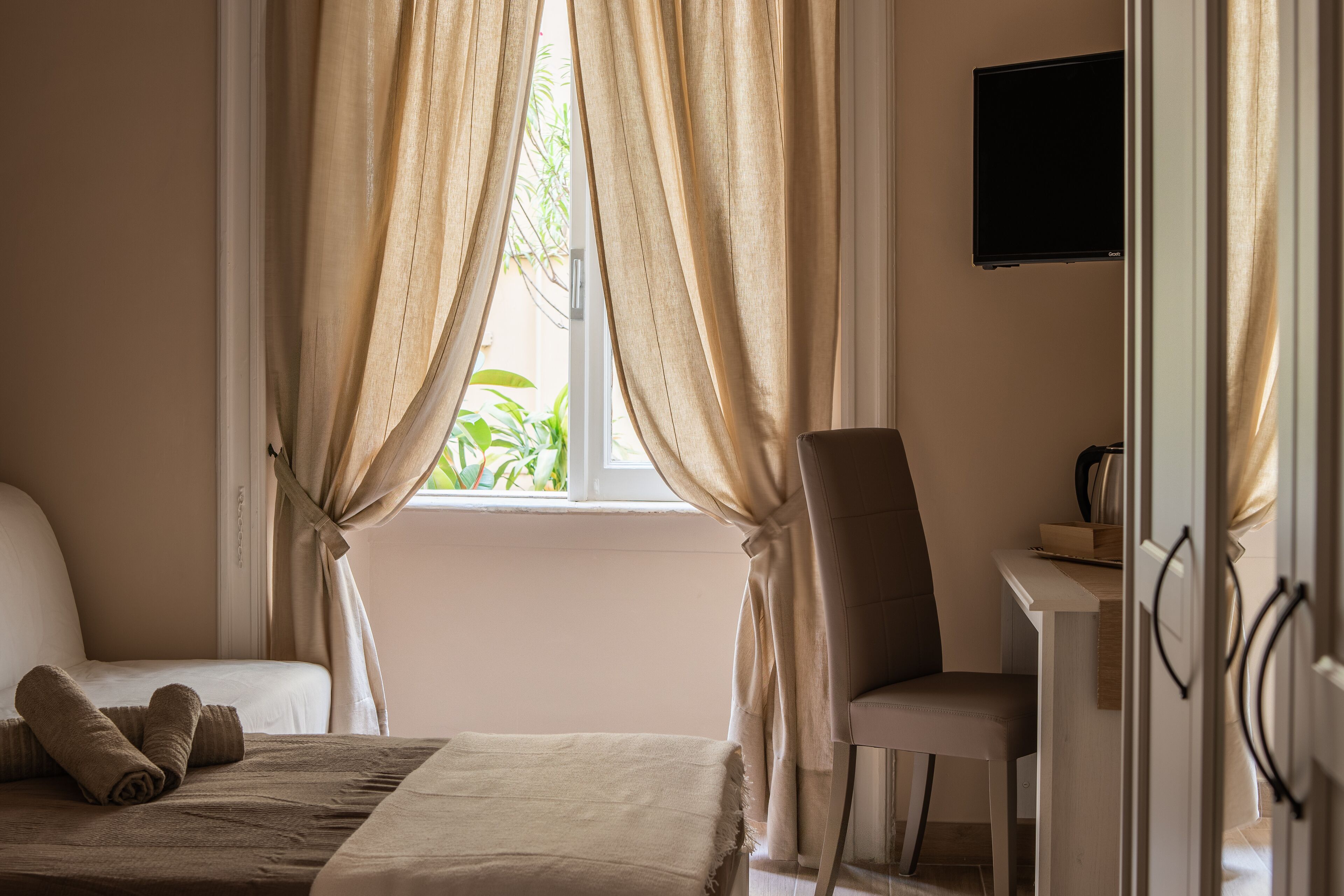 1 bedroom, in-room safe, free WiFi, bed sheets