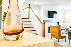 Interior - Mockingbird | Rooftop Views, Walk to Broadway (Nashville)