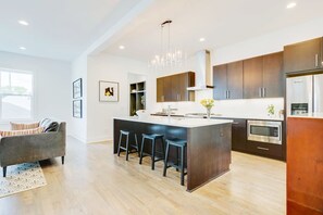 Fridge, microwave, oven, stovetop - Mockingbird | Rooftop Views, Walk to Broadway (Nashville)