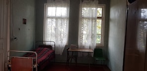 4 quartos, escrivaninha, ferros/tábuas de passar roupa, Wi-Fi