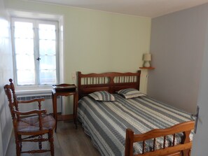 2 slaapkamers, een strijkplank/strijkijzer, gratis wifi