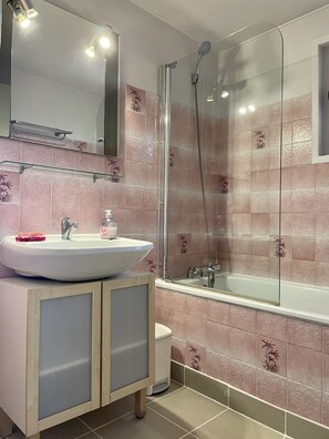Combined shower/tub, hair dryer