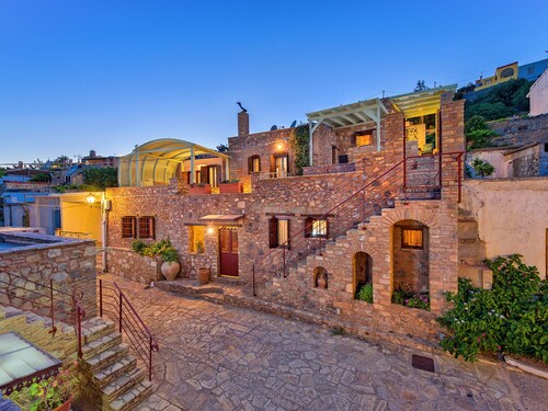 Ariadne Villa