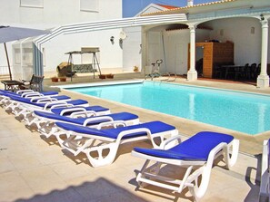 Indoor pool, a heated pool - House with 4 bedrooms, terrace overlooking the pool. (Vimieiro)