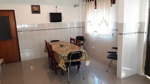 Dining - House with 4 bedrooms, terrace overlooking the pool. (Vimieiro)