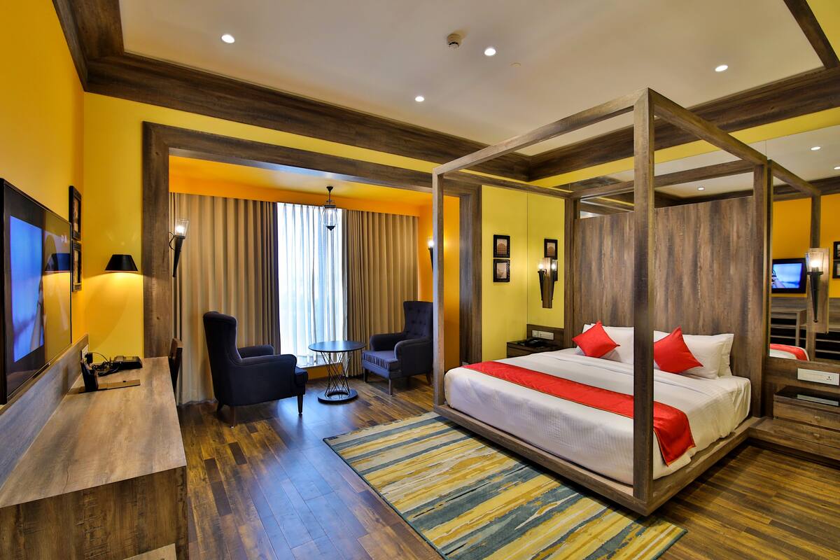 ห้องพรีเมียม | มินิบาร์, ตู้นิรภัยในห้องพัก, โต๊ะทำงาน, ห้องเก็บเสียง