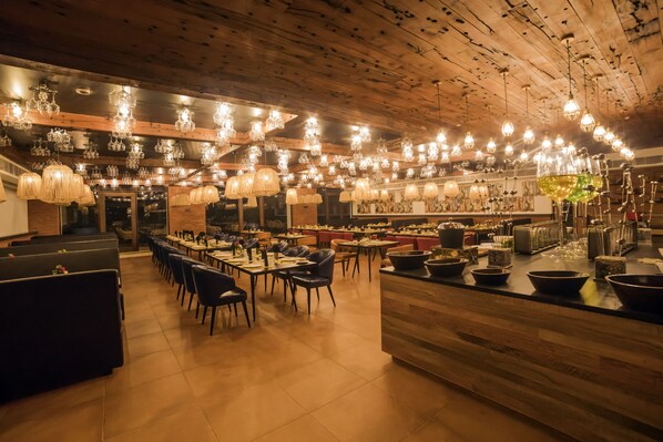 Daily buffet breakfast (INR 550 per person)