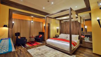 Premium Grande Room | Minibar, in-room safe, desk, soundproofing