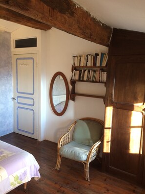 2 slaapkamers, een strijkplank/strijkijzer, wifi, beddengoed