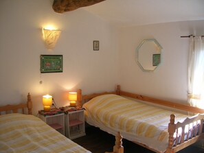 2 slaapkamers, een strijkplank/strijkijzer, wifi, beddengoed
