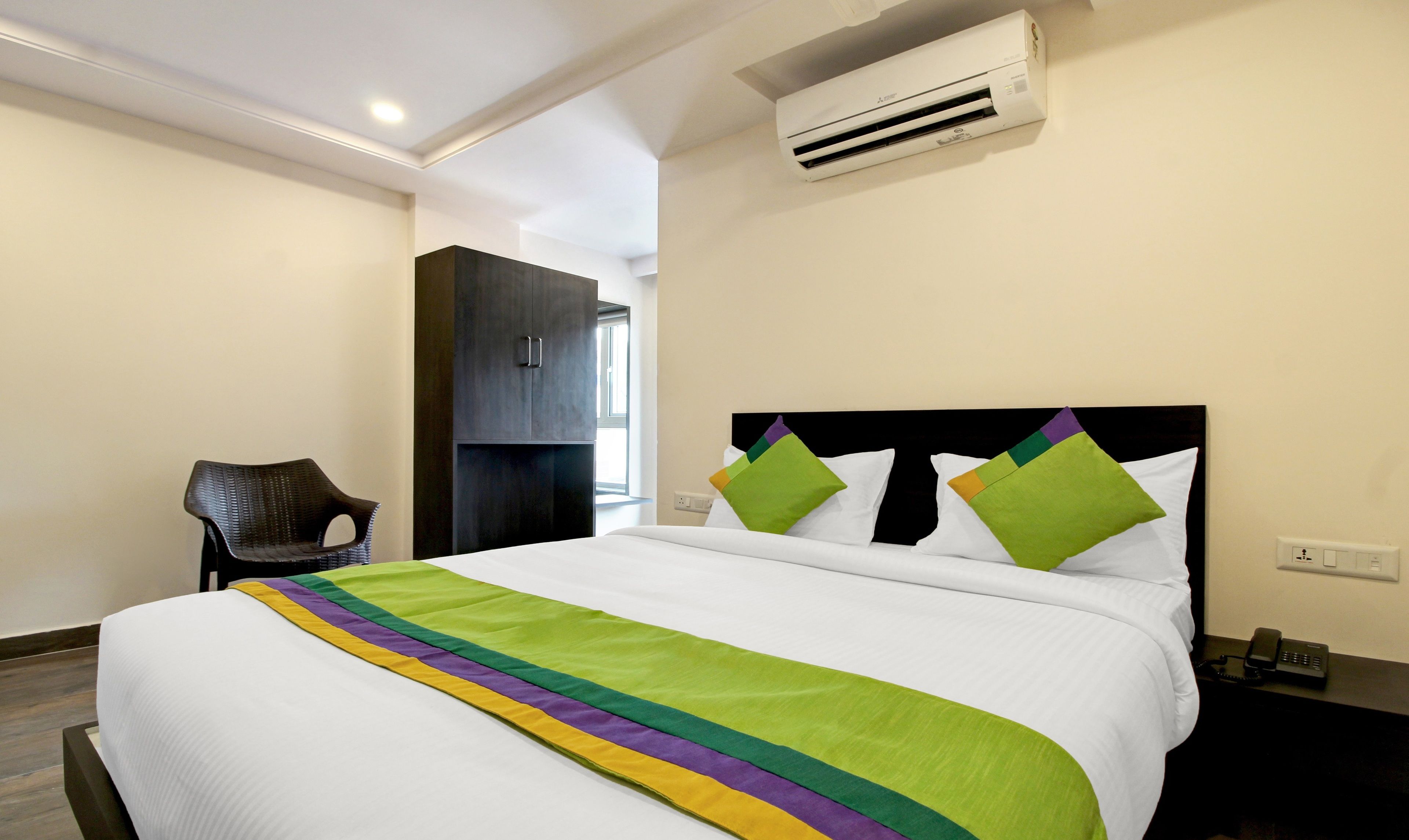 مكتب ومكواة/لوح كي وواي فاي مجانًا وملاءات أسرّة