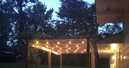 Quiet Home less than a mile from Vaught Hemingway